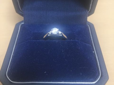 【銀座ダイヤモンドシライシの口コミ】 王道の婚約指輪！というデザインに惹かれて購入しました♡スズランという他…