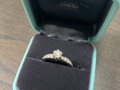【ティファニー(Tiffany & Co.)の口コミ】 せっかくの婚約指輪なので、憧れのブランドで購入したいと重いTiffanyを選…