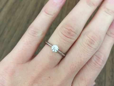 【銀座ダイヤモンドシライシの口コミ】 シンプルなデザインが良いと思ってこちらのデザインを選ばせていただきま…