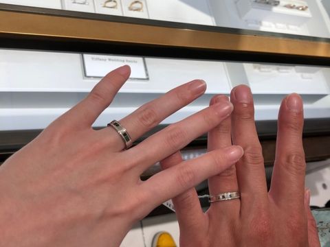 【ティファニー(Tiffany & Co.)の口コミ】 男性が好む太めのリングである。女性も同じ太めのデザインがセットとなっ…