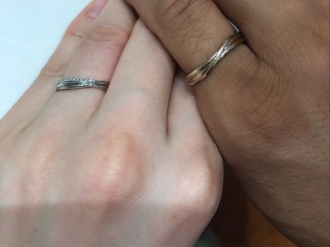 【LUCIR-K(ルシルケイ)の口コミ】 流れる様なカーブのデザインが、とっても素敵でした。
リングの厚さや、太…