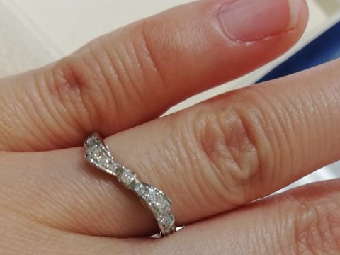 【ヴァンドーム青山(VENDOME AOYAMA)の口コミ】 他のブランドのブースも見ながら歩いていたところ、斜めになったリボンが…