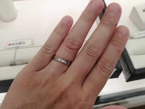 【CHARMY(チャーミー)の口コミ】 シンプルなものよりダイヤモンド入りに惹かれたので、3石タイプのものを試…