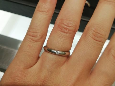 【ティファニー(Tiffany & Co.)の口コミ】 王道デザインから、ティファニーならではのデザインもある。素材はプラチ…