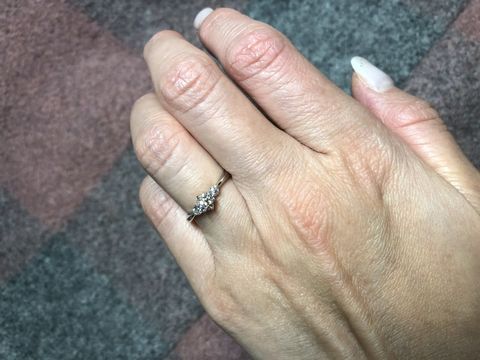 【銀座ダイヤモンドシライシの口コミ】 私の場合、サプライズプロポーズで、彼がダイヤモンドルースのみ購入し、…