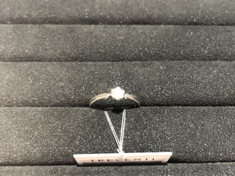 【TRECENTI(トレセンテ)の口コミ】 シンプルで日常使いができるものを探していました
お花の形のデザインを選…