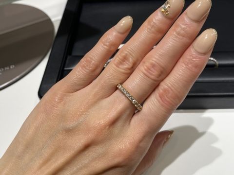 【ラザール ダイヤモンド(LAZARE DIAMOND)の口コミ】 ダイヤが大きくて存在感がすごくあるフルエタニティです。予算的にはネッ…