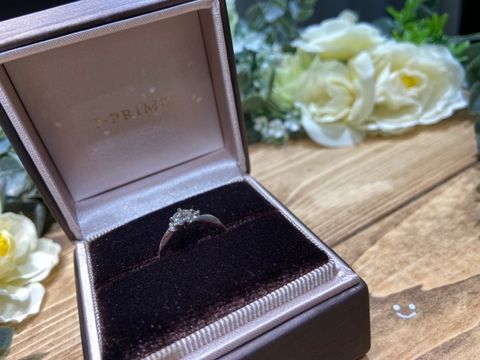 【アイプリモ(I-PRIMO)の口コミ】 自分の手がかなり小さく、キラキラし過ぎていると手が指輪に負けてしまう…