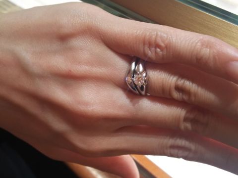 【ブルガリ(BVLGARI)の口コミ】 V字のデザインが、指を長く細く見せてくれるのでとても良かったです。また…