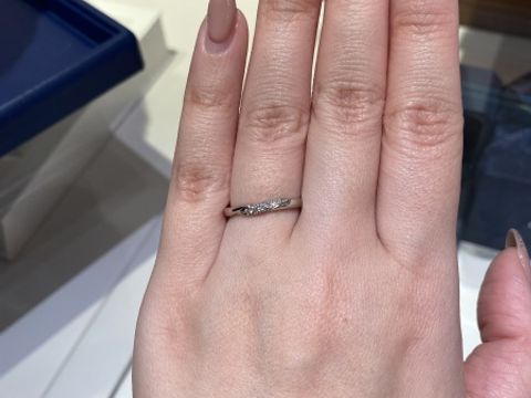 【銀座ダイヤモンドシライシの口コミ】 デザインと着け心地が良く、決めました。
色々な店舗に回りましたが、着け…