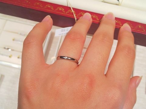 【カルティエ(Cartier)の口コミ】 シンプルなストレートのプラチナリングです。
ネットで見るより実物の方が…