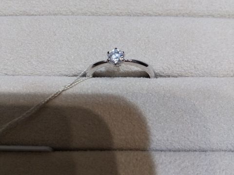 【TRECENTI(トレセンテ)の口コミ】 つけ心地のいい指輪の形だと思いました。
また横からの指輪の見えかたにも…