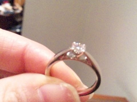 【銀座ダイヤモンドシライシの口コミ】 デザイン性はあまり高くありませんが、ダイヤの品質や輝きがとても良いで…