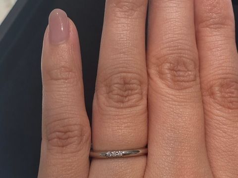 【ティファニー(Tiffany & Co.)の口コミ】 指輪のデザインは、王道ブランドということもありシンプルなデザインです…