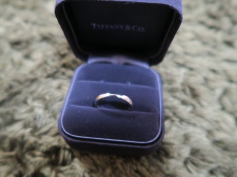 【ティファニー(Tiffany & Co.)の口コミ】 婚約指輪をハーモニーにしたので、お揃いでつけたかったから。重ねづけす…