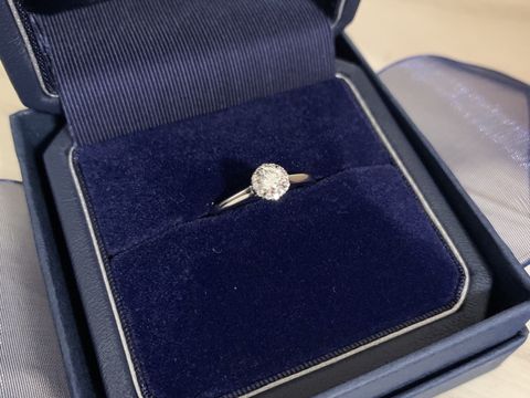 【銀座ダイヤモンドシライシの口コミ】 結構指輪との重ね付けをしたかったので、彼には伝えてサプライズでプロポ…