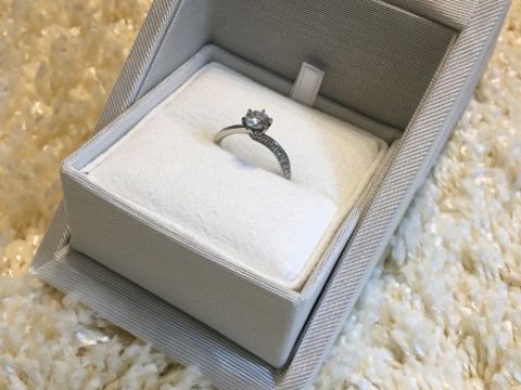 【ENUOVE(イノーヴェ)の口コミ】 たくさん指輪を試着して、いちばん気に入ったものがこちらの指輪でした。…