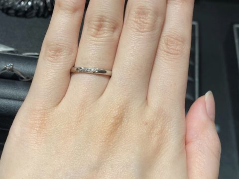 【エクセルコダイヤモンド(EXELCO DIAMOND)の口コミ】 センターに斜めに入っているダイヤの面積が広すぎず狭すぎずでほどよく煌…