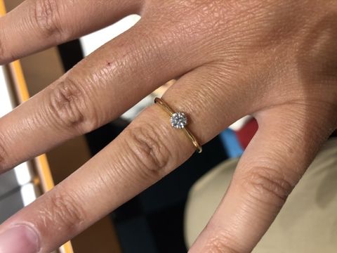 【銀座ダイヤモンドシライシの口コミ】 指輪のデザインについては、シンプルなものを希望していたのでこの形にな…