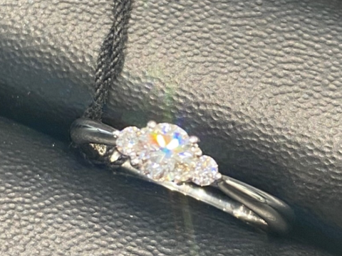 【ラザール ダイヤモンド(LAZARE DIAMOND)の口コミ】 指輪のデザインは、シンプルなものから特徴的なものと様々準備されていま…