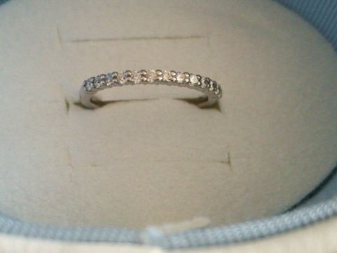 【canal4℃(カナルヨンドシー)の口コミ】 さりげなくシンプルなデザインで結婚指輪と重ね付けできるものがいいなと…