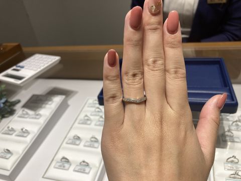 【銀座ダイヤモンドシライシの口コミ】 ハーフエタニティでダイヤがぎっしり詰まっており、どこから見てもダイヤ…