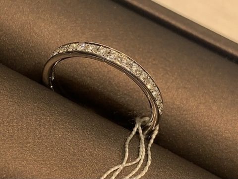 【アイプリモ(I-PRIMO)の口コミ】 ダイヤモンドの輝きが美しいです。華奢なデザインながらエレガントな華や…