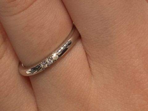 【ティファニー(Tiffany & Co.)の口コミ】 プラチナがメインで中央に3粒の輝くダイヤモンドという、シンプルながら気…