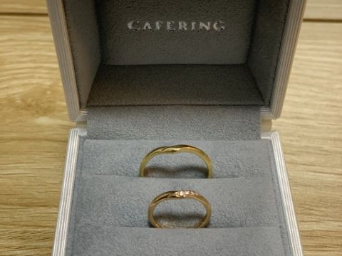 【CAFERING(カフェリング)の口コミ】 妻とは元々ゴールドがいいねという話をしてました。指が太く短い自分にと…