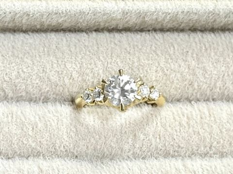 【Bridal Jewelry Fujita(ブライダルジュエリーフジタ)の口コミ】 老舗のお店からブランド店まで色々と回りましたが、同じ種類、ランク、品…