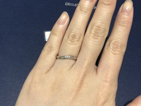 【銀座ダイヤモンドシライシの口コミ】 シンプルで王道なデザインがありました。カタログを見て、ウェーブやスト…