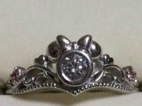 【ケイウノ ブライダル(K.UNO BRIDAL)の口コミ】 可愛いミニーマウスのフェイスと、ハートのモチーフが入っています。指輪…