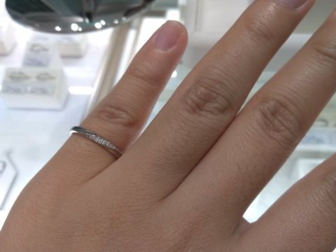 【festaria VOYAGE(フェスタリア ボヤージュ)の口コミ】 wish upon a starシリーズで、小ぶりのダイヤモンドが敷き詰められていて…