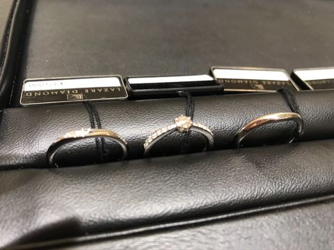 【ラザール ダイヤモンド(LAZARE DIAMOND)の口コミ】 ダイヤモンドがひときわ輝くハーフエタニティタイプの婚約指輪が気に入り…
