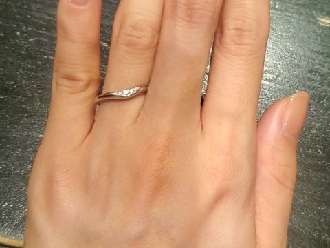 【ケイウノ ブライダル(K.UNO BRIDAL)の口コミ】 ウェブでカタログを拝見した上お伺いしました。元々は、ウェーブラインの…