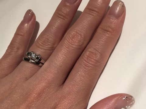 【カルティエ(Cartier)の口コミ】 結婚指輪だけでいいと私が言っていたので、その予定で先に2人で結婚指輪を…