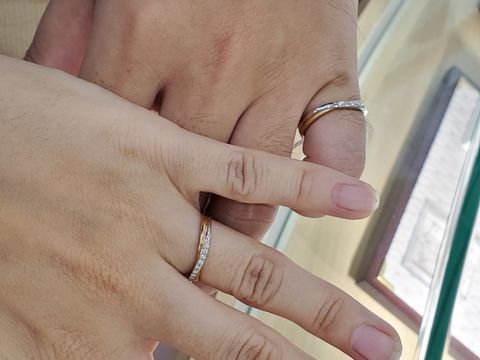 【Ginza Rim(銀座リム)の口コミ】 真っ直ぐではなく、少しウェーブのような指輪を探していました。これは、…