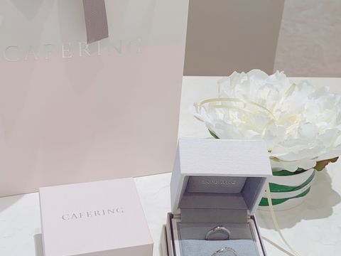 【CAFERING(カフェリング)の口コミ】 婚約指輪とセットで使えるところが決め手です。セットにするとぴったりと…