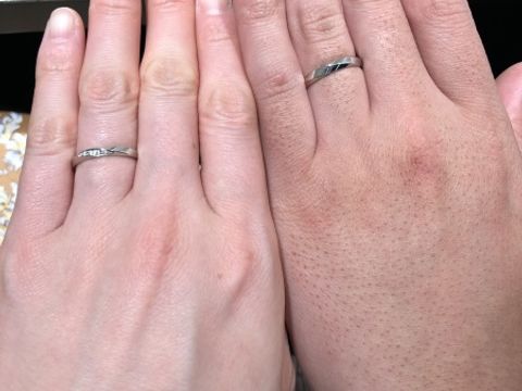 【アイプリモ(I-PRIMO)の口コミ】 ねじったような動きのあるデザインの指輪で、その見た目からつけ心地が悪…