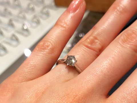 【銀座ダイヤモンドシライシの口コミ】 ダイヤモンドの大きさとお値段で即決しました！！
安くても魅力的ではない…