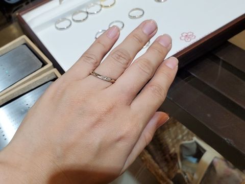 【杢目金屋(もくめがねや)の口コミ】 パッと見はわからなかったですが、よく見ると、本当に綺麗な木目のように…