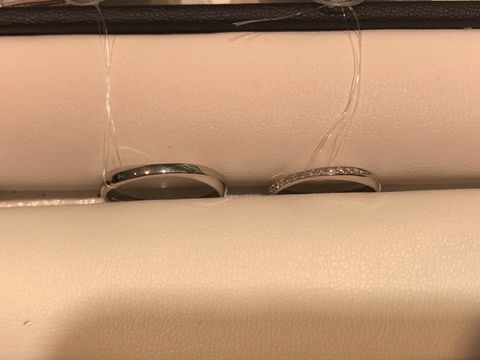 【GALA JEWELRY(ガラジュエリー)の口コミ】 人気があるデザインで、ダイヤが一連になっている指輪を試着しました。デ…