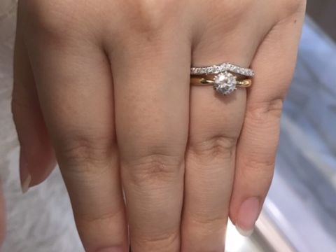 【TRECENTI(トレセンテ)の口コミ】 ダイヤモンドが光り輝いていて、とても存在感のある豪華な指輪でした。
少…