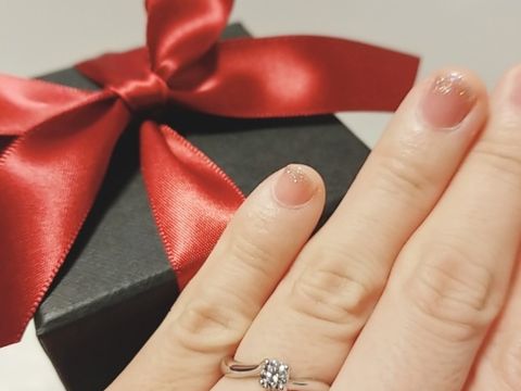 【ラザール ダイヤモンド(LAZARE DIAMOND)の口コミ】 婚約指輪はウェーブで探していました。スタッフの方が細かくヒアリングを…