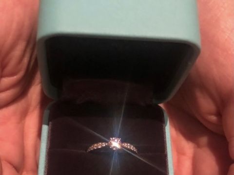 【ティファニー(Tiffany & Co.)の口コミ】 指輪のダイヤの綺麗さと半周に着いている小さなダイヤがとても可愛らしく…