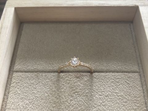 【YUKA HOJO(ユカホウジョウ)の口コミ】 外食時など日頃から身に付けたかったので、ダイヤが目立ちすぎないものを…