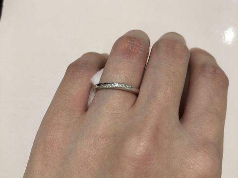 【TRECENTI(トレセンテ)の口コミ】 グラデーションのダイヤがとても綺麗です。まっすぐではなく、斜めにライ…