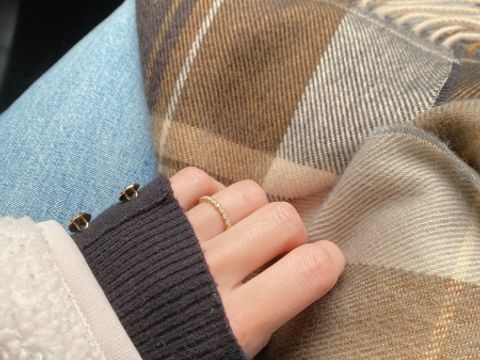 【YUKA HOJO(ユカホウジョウ)の口コミ】 以前からエタニティリングが気になっており、ユカホウジョウさんのブルー…