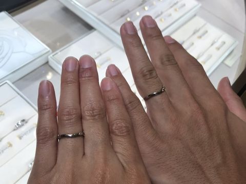 【カルティエ(Cartier)の口コミ】 指輪のデザインが特に気に入りました。シンプルですが中心に小さなくぼみ…
