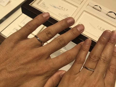 【俄(にわか)の口コミ】 デザインはシンプルなものですが、指輪に捻りが加えられており飽きないデ…